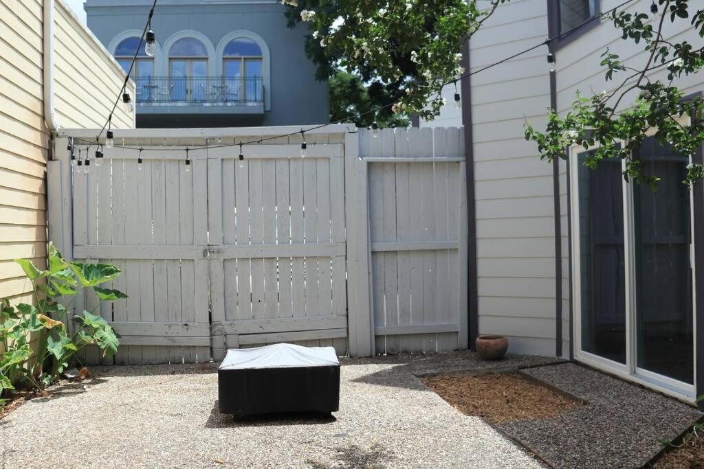 2 Bdr With Workspace & Patio In Montrose Houston Exterior foto